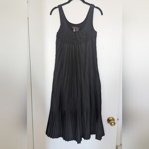 NWT Chic Black Pleated Midi Dress